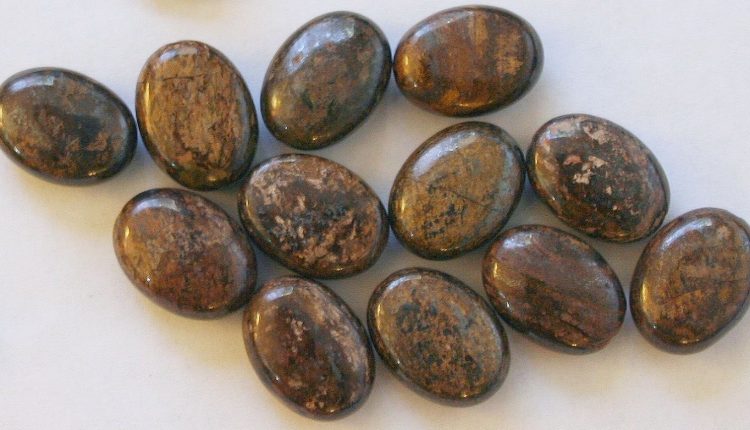 Bronzit Taşı Nedir? Özellikleri Nelerdir?