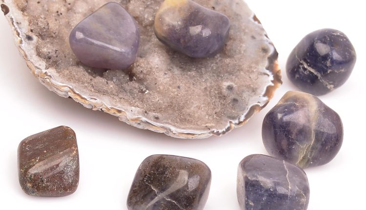 İyolit Taşı Nedir? Özellikleri Nelerdir?