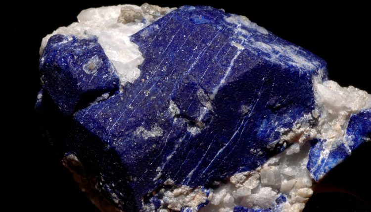 Lapis Taşı Nedir? Özellikleri Nelerdir?