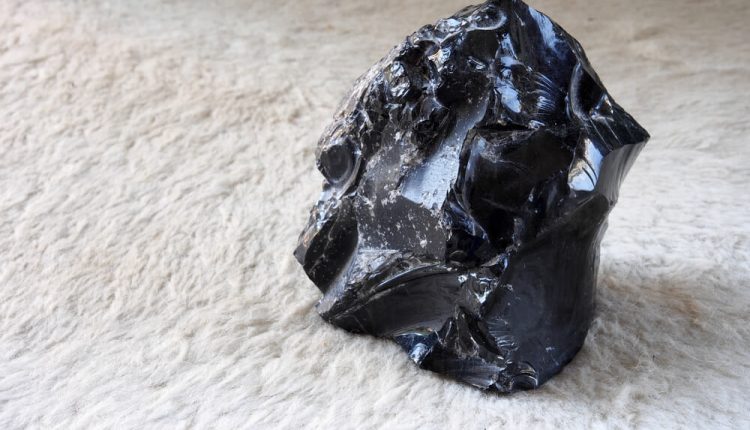 Obsidyen Taşı Nedir? Özellikleri Nelerdir?