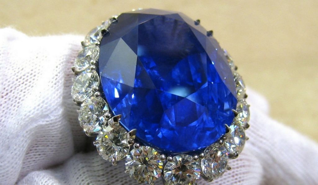 Safir Taşı Evde Nereye Konur?