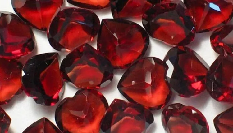 Spinel Taşı Nedir? Özellikleri Nelerdir?