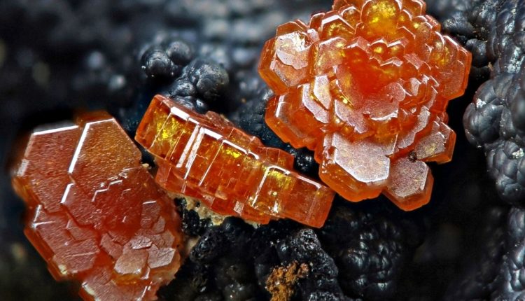 Vanadinit Taşı Nedir? Özellikleri Nelerdir?