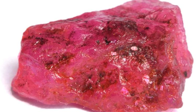 Yakut Taşı Nedir? Özellikleri Nelerdir?